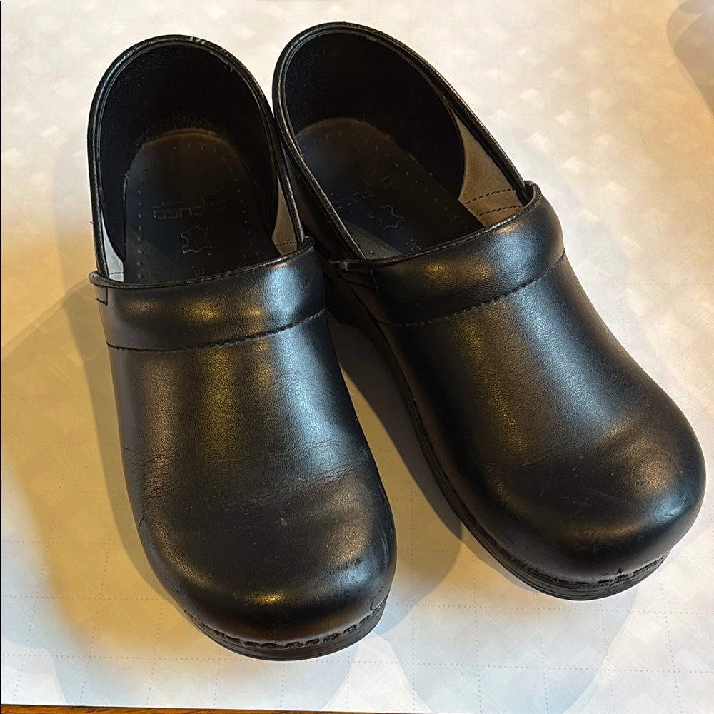 Dansko Black Clogs Size 40 wide
